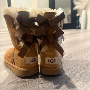 UGG kids Bailey Bow 2 Size 12